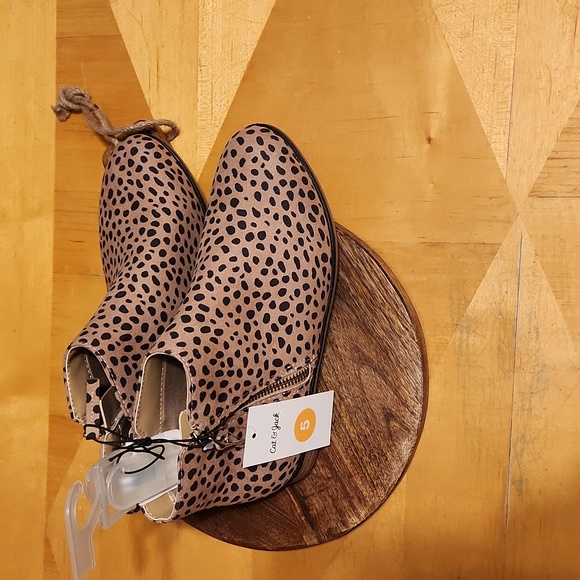 Cat & Jack Other - Cheetah boots.